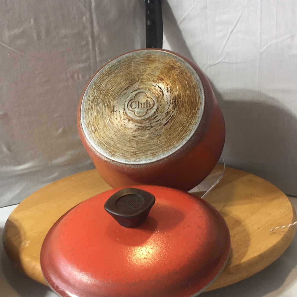 Club vintage cast aluminum red saucepan with lid.